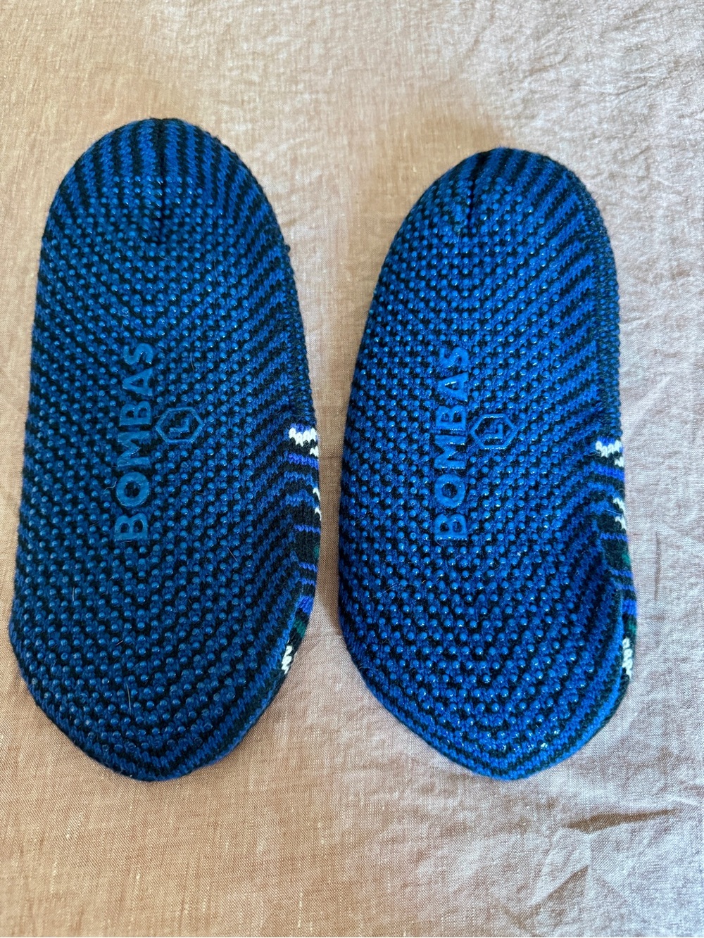 Bombas Men’s Navy and Black Patterned Gripper Slippers - Picture 2 of 2